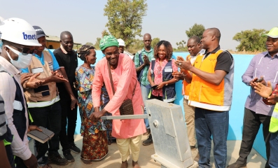 remise de pompes villageoises aux localités de Mamadouvogo et de Amadouvogou