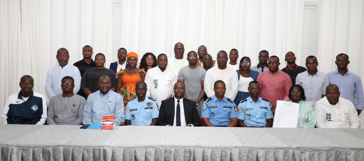 PHOTO DE FAMILLE DES PARTICIPANTS A LA FORMATION